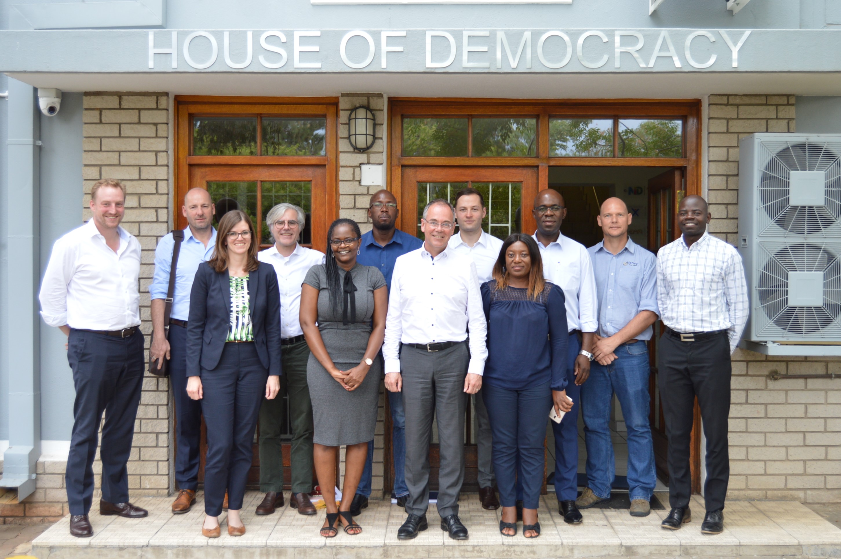 Das deutsch-namibische PROCEED-Projektteam bei der Vorbereitung des Verbundvorhabens im „House of Democracy“ der HSS in Windhuk, Namibia, im März 2019. © Clemens von Doderer, HSS Namibia 