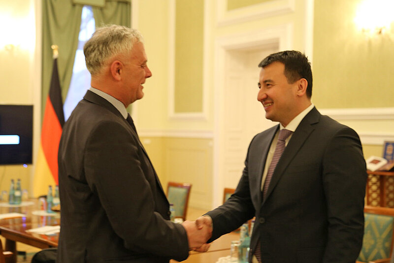 Treffen Minister Khodjaev und IAMO Direktor Glauben