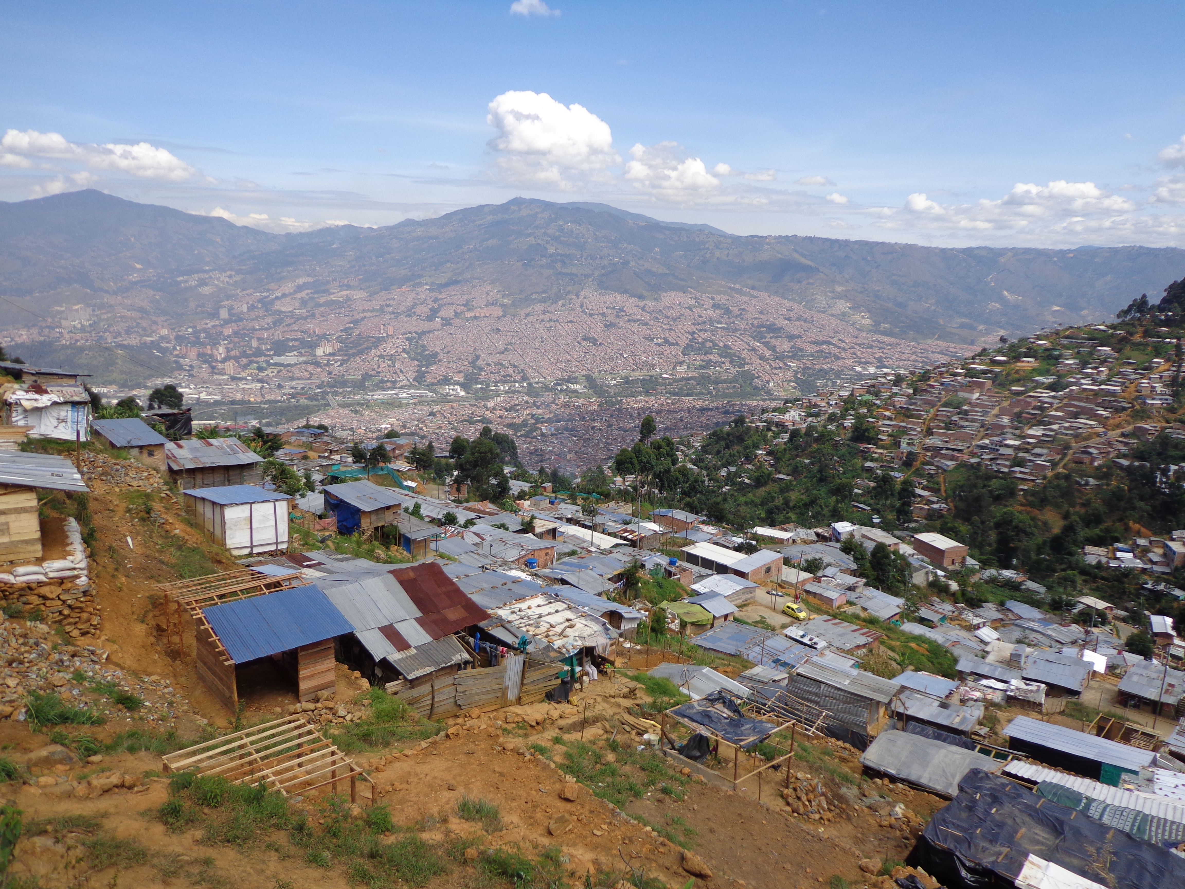 View from Barrio La Cruz on Medellín in the Aburrá valley. © Department of Landscape Architecture and Design,  Leibniz University Hannover, Christian Wertmann