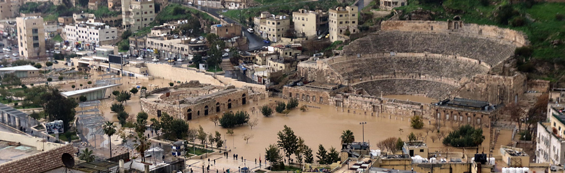 Überflutungen in Downtown Amman mit dem römischen Theater im Februar 2019