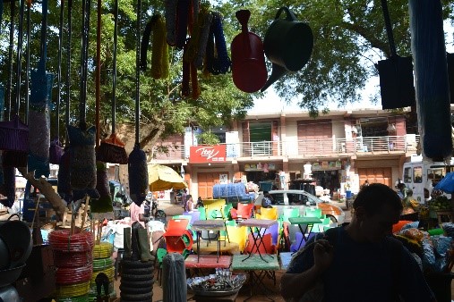 Geschäft auf dem Markt in Accra © Ronja Voß