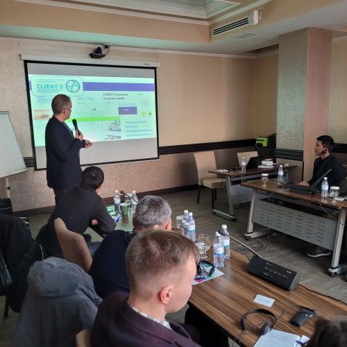 Peter Liebelt präsentiert CLIENT II beim IPBES-Workshop in Almaty